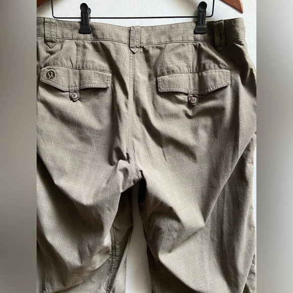 Lululemon Athletica checkered plaid straight leg khaki athletic pants Sz 34 - Picture 6 of 13